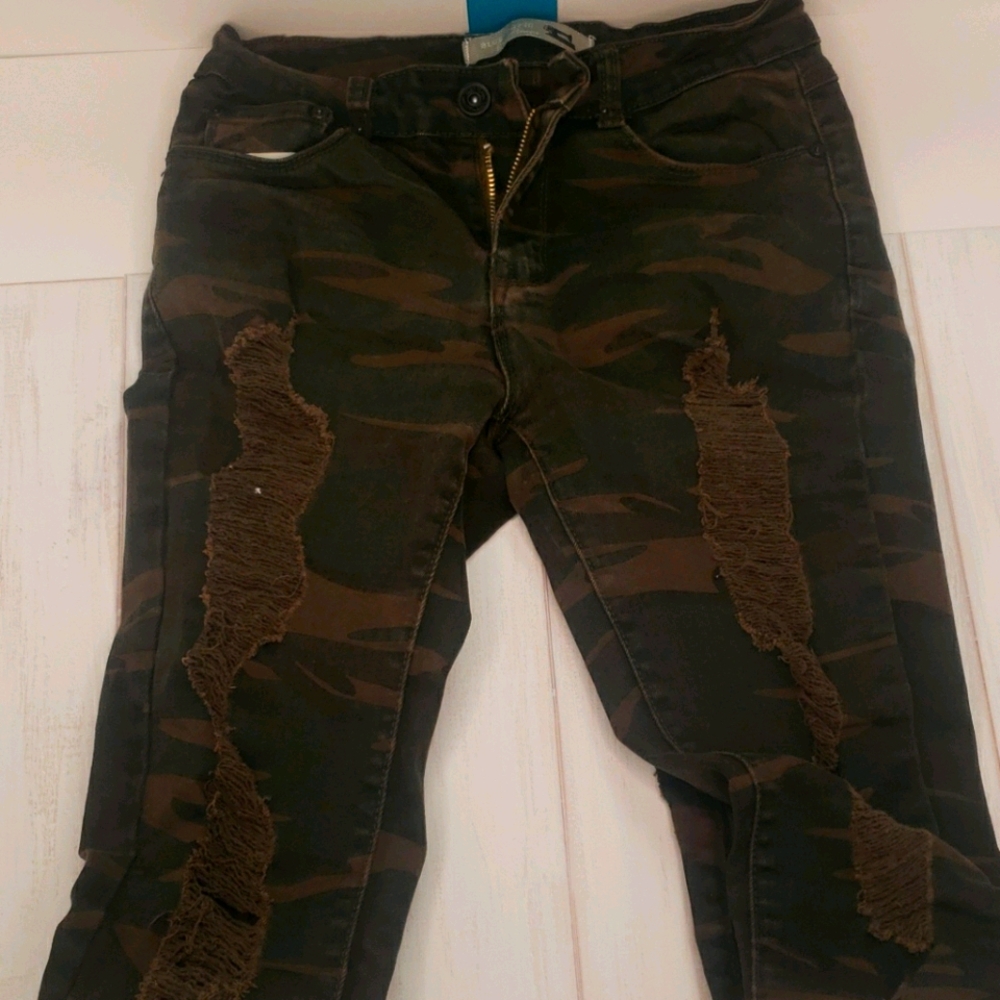 ripped camo skinny jeans